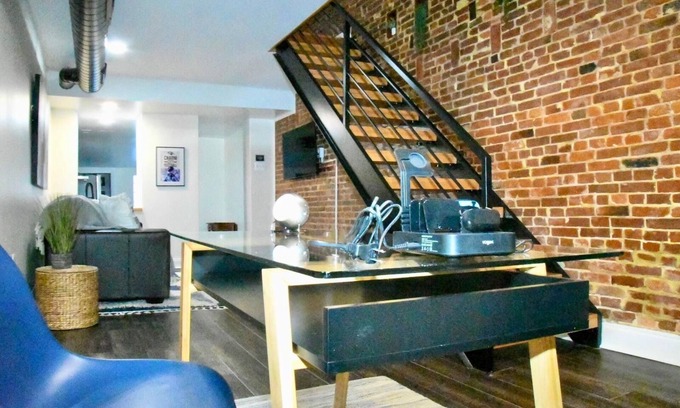 Federal Hill Casa | Cozy townhome located in Baltimore historic Federal Hill