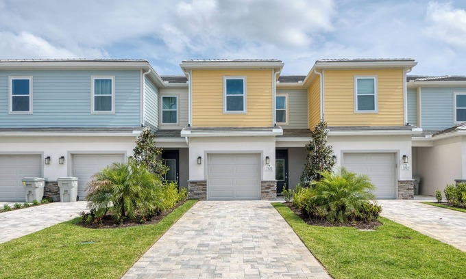 Reunion Hotel | Inviting 3 Bedroom Townhouse with Patio - 7920DS