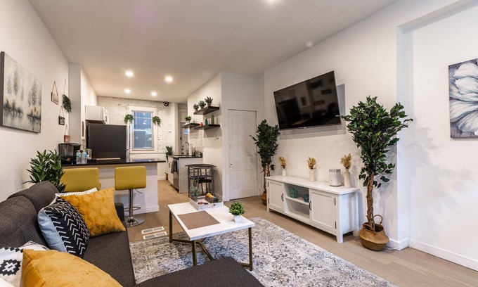 South Side Slopes Casa | ❤️Cozy Townhome on Carey with Private Deck Space ❤️