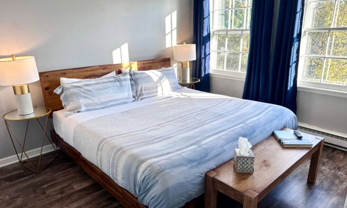 Yorkville Apartamento | Cozy Townhome w/King Beds Fast WIFI Hiking Kayak
