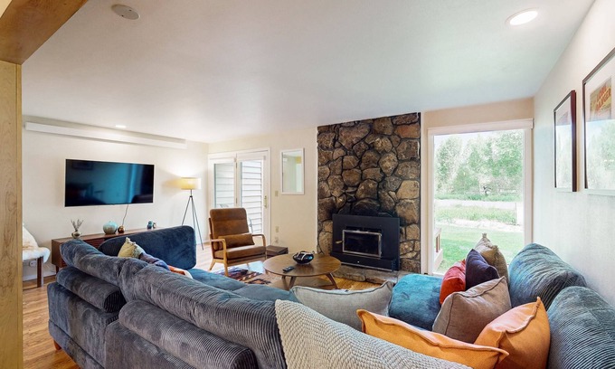 Jackson Hole Casa | Cozy townhome with fireplace, deck, WIFI, mountain views, great location