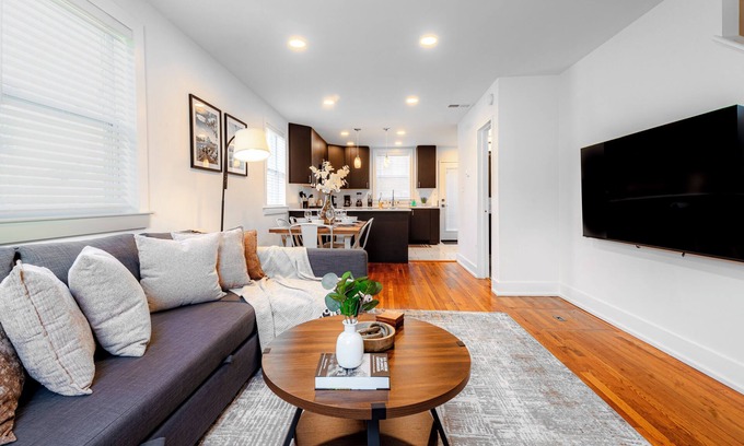 Potomac West Casa | Cozy Townhouse 10 Min from DC