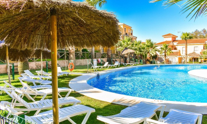 Islantilla Casa | Acogedor Adosado en Islantilla: Disfruta Playa, Golf y Aventuras