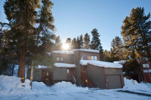 Warrior's Mark Casa | Cozy Townhouse on the main bus line