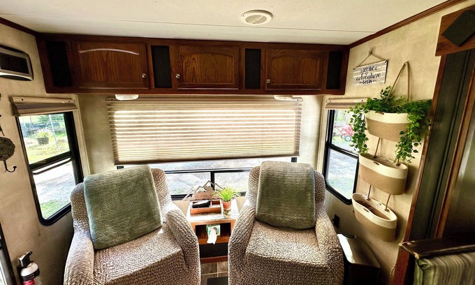 Kellogg Casa | Cozy Travel Trailer and Up River Get Away. Hike, Fish, Float, Relax!