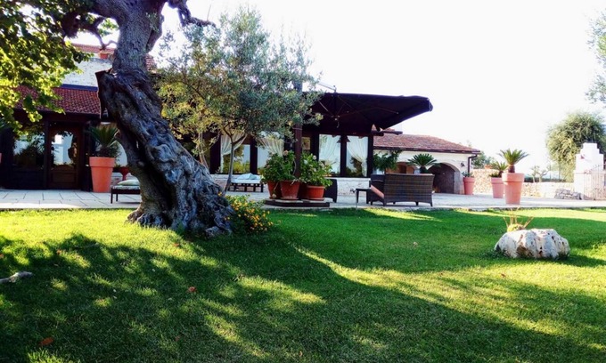 Conversano Otro | Habitación Triple con Vista ala Piscina B&B Diana6