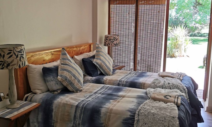 Bloemfontein Cama Y Desayuno | Cozy triple room with king sized bed and single bed, near Bloemfontein