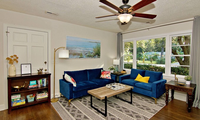 Charleston Casa | Cozy tropical oasis 10 minutes from beach and downtown Charleston