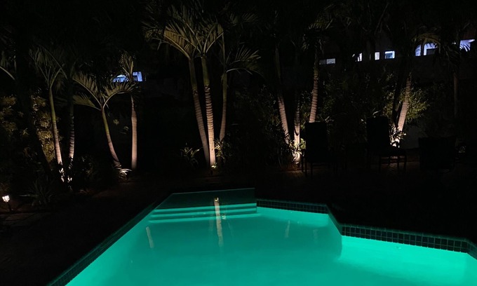 Victoria Park Cabaña | Cozy Tropical Paradise with heated pool. One mile from the beach.