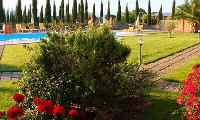 Scarlino Scalo Apartamento | Cozy Tuscan apartment with pool by the sea!