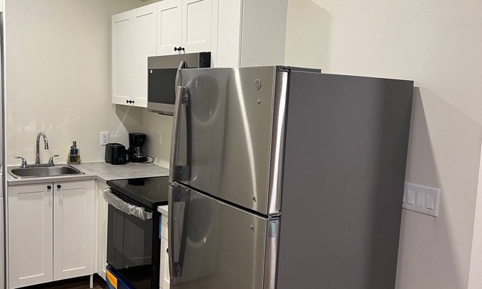 Bedford Condominio | Cozy two bedroom basement Apartment nestled in a highbrow area in Bedford!