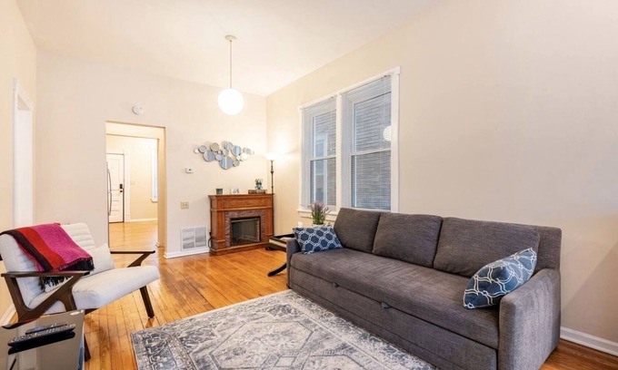 Lakeview Apartamento | Cozy two bedroom close to Wrigley Field