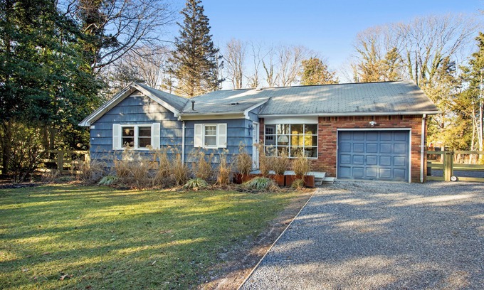 Brookhaven Casa | Cozy two-bedroom cottage in Long Island's bucolic Brookhaven Hamlet