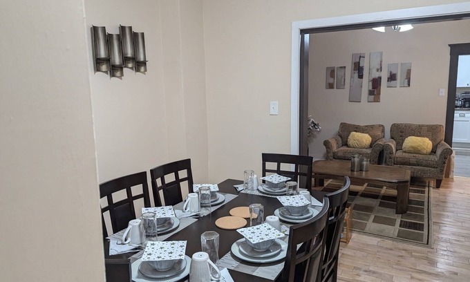 Winnipeg Apartamento | Cozy two-bedroom retreat in the heart of St. Boniface,