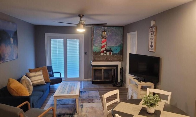 Caine Woods Condominio | Cozy Two bedroom/ two bath - short walk to the beach and Fenwick Island.