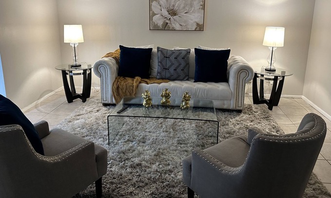 Longwood Apartamento | Cozy two bedrooms apt