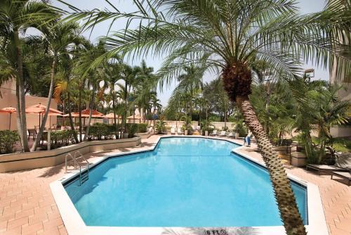 Boca Raton Apartamento | Cozy Two Room Suite with Modern Touches and Pool