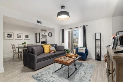 Gainesville Apartamento | Cozy UF Condo - Near Shands UF VA on Archer Road !