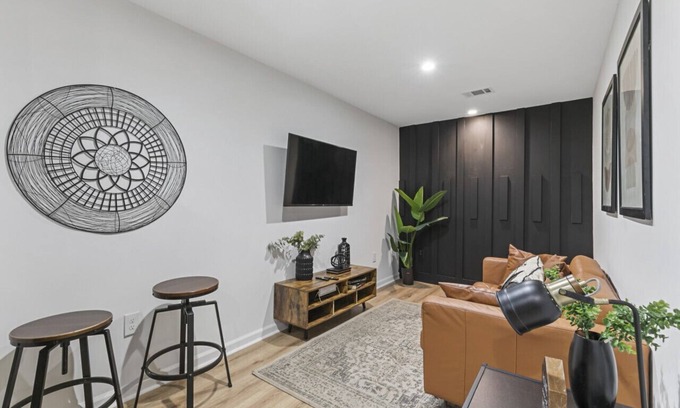 Clarkdale Apartamento | Cozy Unique 1 bed room W/ Free parking