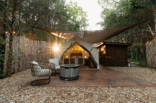 Branson Otro | Cozy Unique Glamping on 53 acres - Bedrock Site