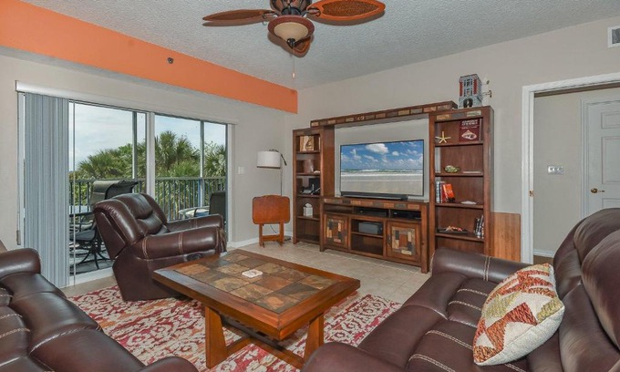 New Smyrna Beach Apartamento | Cozy up in this gorgeous coastal themed 32 condo with views of the estuary OW10-303