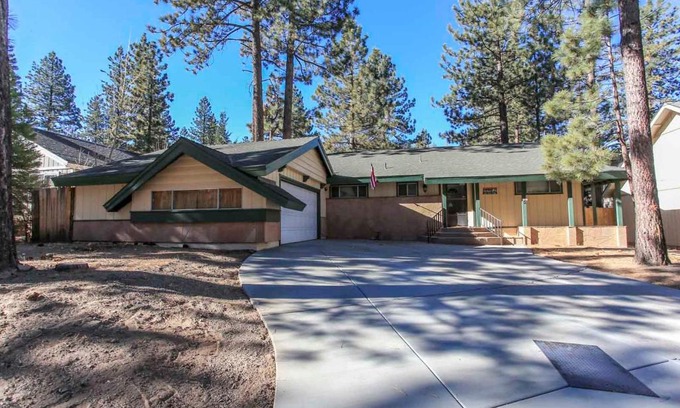 Summit Estates Casa | Cozy up to Summit-1651 by Big Bear Vacations
