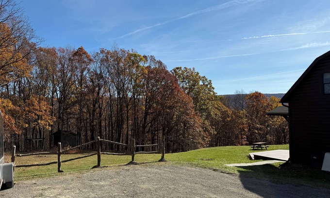 Naples Cabina | Cozy up & unwind at Lake's End Lodge in Naples!