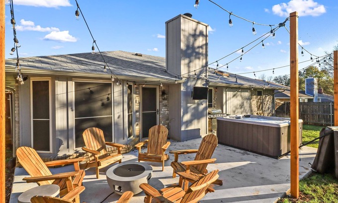 Euless Casa | Cozy Updated Home w/ Hot Tub minutes from DFW Airport