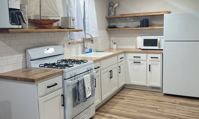 Shawano Cabina | Cozy updated one bedroom cottage on shawano lake