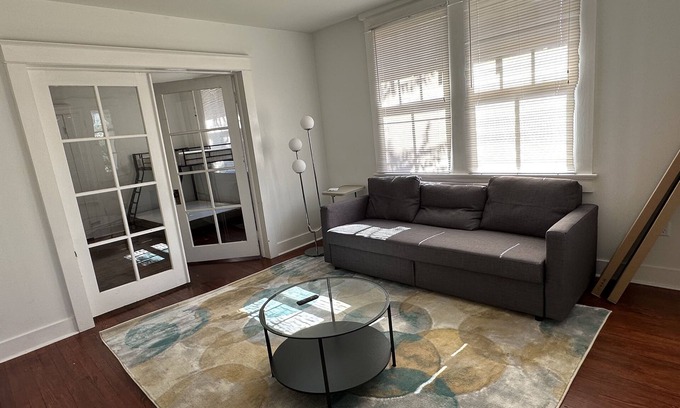 East Carrollton Casa | Cozy uptown house