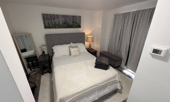 Federal Heights Condominio | Cozy Urban Retreat – Close to Downtown, Free Parking!