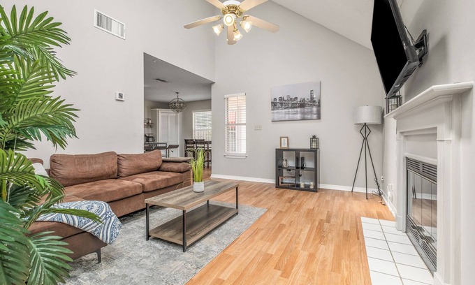 West Pensacola Casa | Cozy Urban Retreat Near Beaches & Downtown