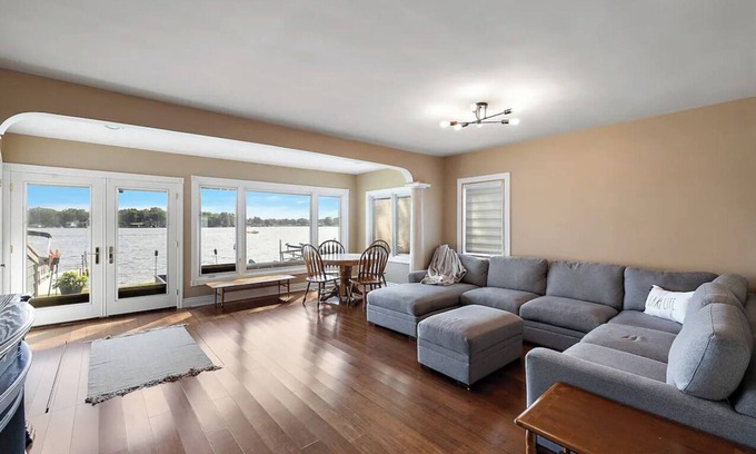 Drayton Plains Casa | Cozy, Lake Front Home & Near Ski Resort
