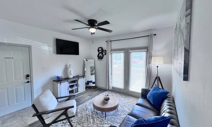 Madison Apartamento | Cozy-King 1-bedroom w/pool & gym