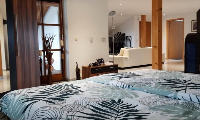 Grafenwiesen Apartamento | Cozy vacation apartment (75sqm) with wood-burning stove and balcony