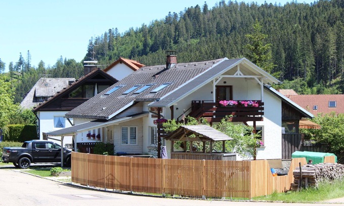 St. Blasien Apartamento | Acogedor apartamento para familias con parque infantil en el bosque, vacaciones con perro,