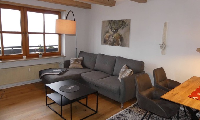 Meilingen Apartamento | Cozy vacation apartment with large balcony. Mountain view included.