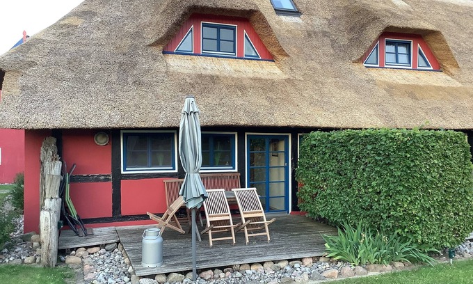 Zarnitz Apartamento | Cozy vacation apartment with thatched roof on the Achterwasser nature reserve