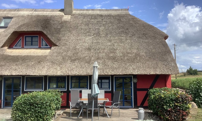 Zarnitz Apartamento | Cozy vacation apartment with thatched roof on the Achterwasser