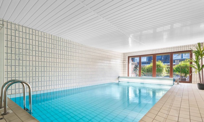 Stinteck Apartamento | Cozy vacation apartment on the North Sea with indoor swimming pool and balcony