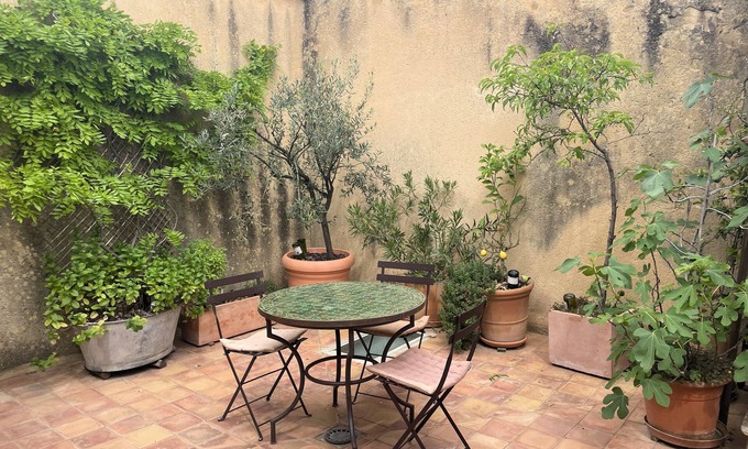 Vers-Pont-du-Gard Casa | Cozy vacation home in picture-book village, 2 km to the beach at the Pont du Gard