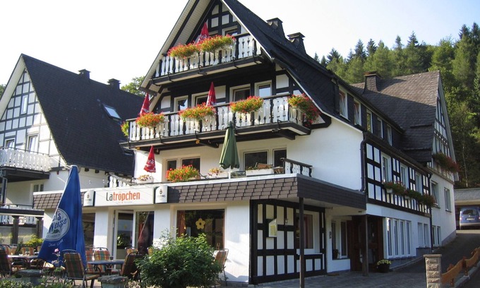 Schmallenberg Condominio | Cozy vacation home for 12 people (4 bedrooms) in the middle of the hiking area