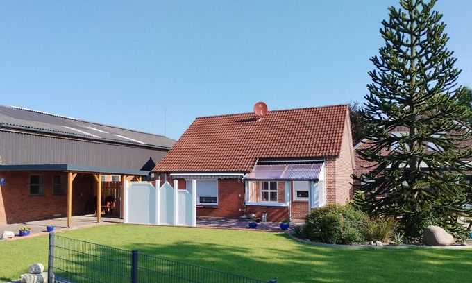 Weener Apartamento | Cozy vacation home Lütje Huske with garden, 25666 - Lütje Huske