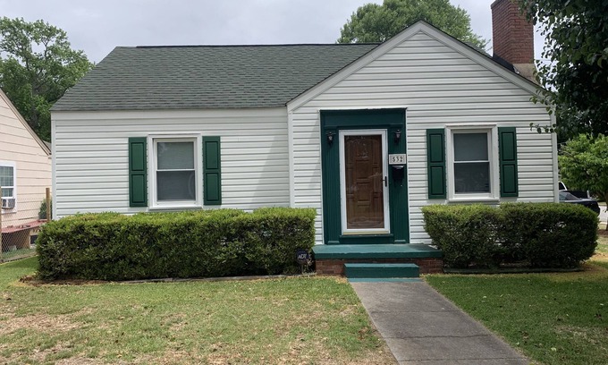 Lumberton Casa | Cozy Vacation Home, Jacuzzi Tub, Fenced Backyard
