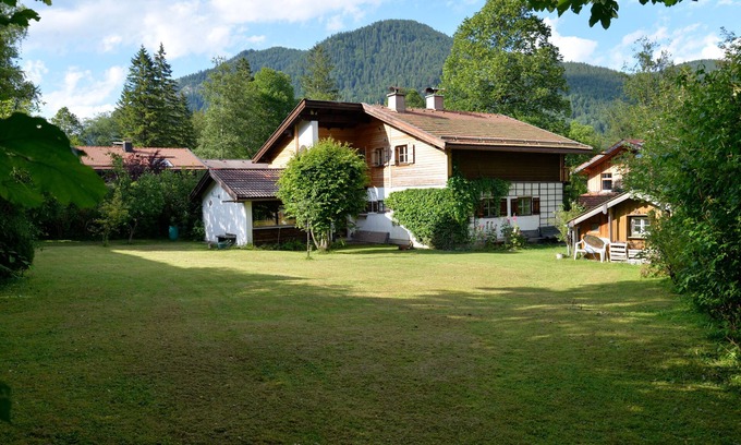 Neuhaus Casa | Cozy vacation home with a large garden.
