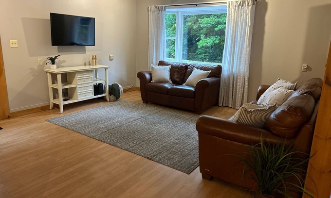 Danville Cabina | Cozy Vermont Cabin - Snowmobile, Bike, Ski & Relax