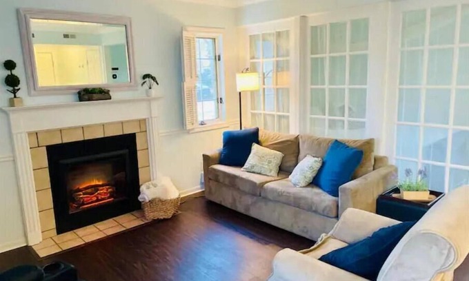 Norwich Condominio | Cozy Villa Spa Retreat - Near Mohegan, Hot Tub, Pools, Sauna, Spa on Premise
