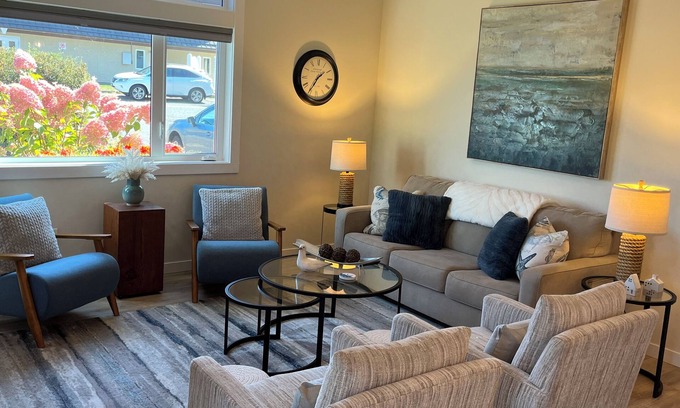 Regional District of Nanaimo Apartamento | The Village Nest with A/C & WIFI
