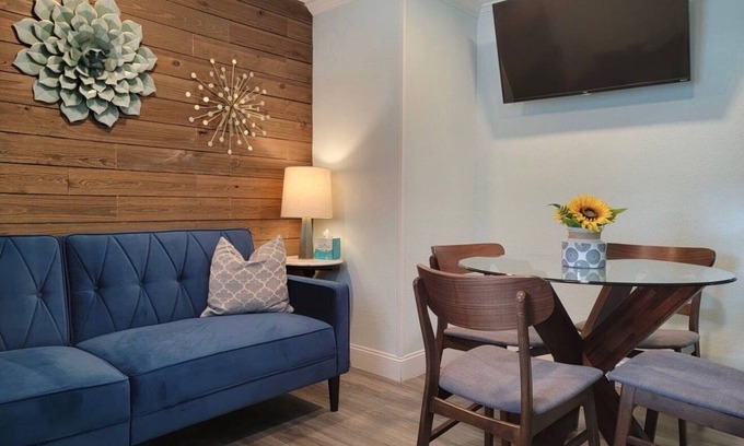 Winter Haven Apartamento | Cozy Vintage Apt D near Lakeland/Hospitals/Lakes