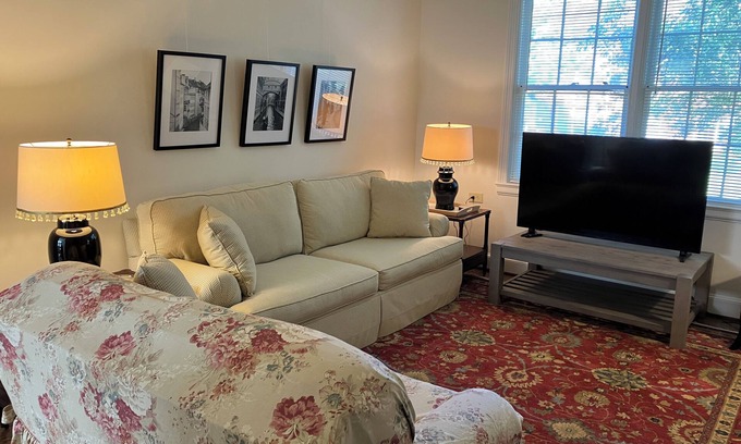 Columbia Condominio | Cozy vintage Heathwood condo 2.5 miles to USC, 8-12 min to all hospitals